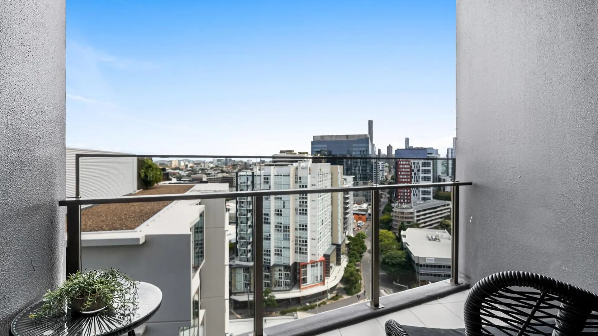 Capri Apartments - Free Secure Parking Brisbane Australia
